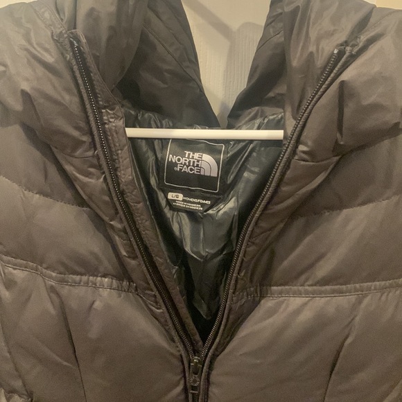 The North Face LIKE NEW CONDITION puffer jacket - Picture 6 of 6